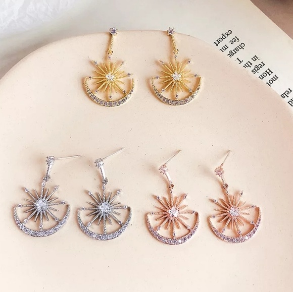 💎NEW💎 BOHEMIAN CRYSTAL DROP EARRINGS - Picture 2 of 5